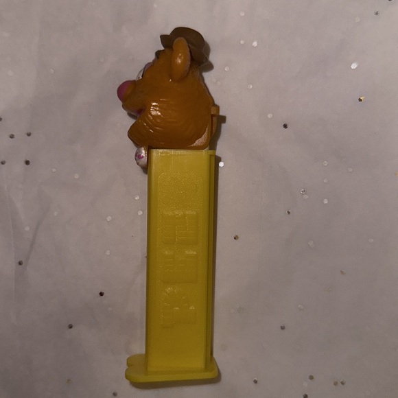 Vintage 1991 Muppets Fozzie Bear Pez Dispenser, Footed, Cleaned. - Picture 2 of 4